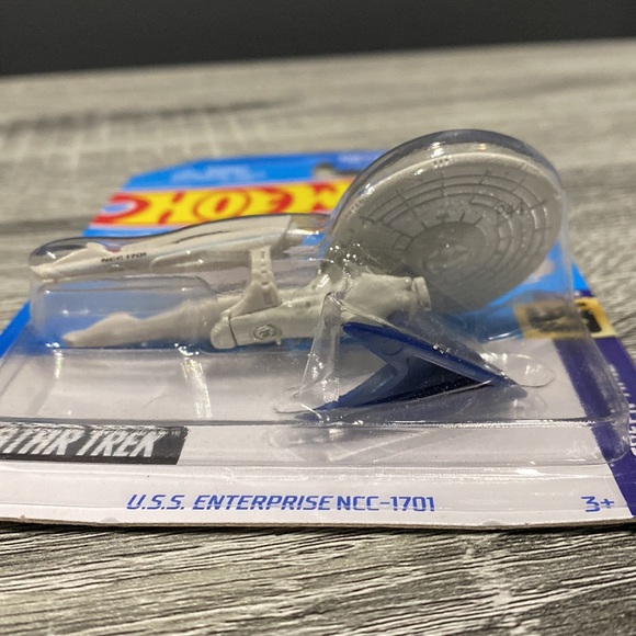 Hot Wheels | Screen Time #5 of 10: Star Trek U.S.S. Enterprise NCC-1701 - Picture 7 of 9